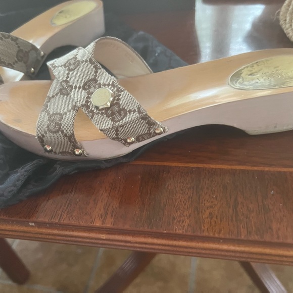 Gucci cross strap sandals - Picture 6 of 8